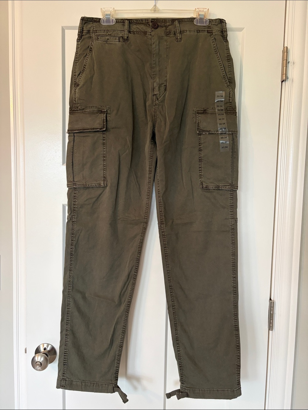 American Eagle men’s lived in cargo flex pants. 30 x 34 olive green. NWT